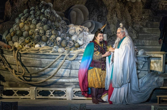 Opulent und einzigartig: Italienisches Kostümhandwerk für Turandot-Inszenierung im Steinbruch St. Margarethen
