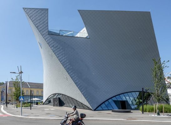 LANDESGALERIE NIEDERÖSTERREICH MIT NEUER KÜNSTLERISCHER DIREKTORIN UND 15-JAHRE FORUM FROHNER