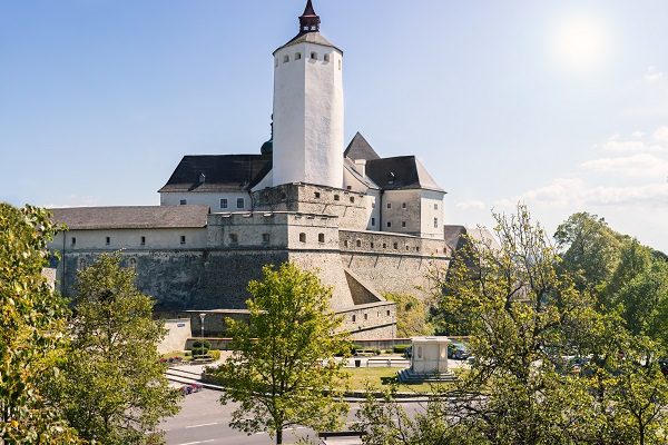 Saisonstart und Osterprogramm auf der Burg Forchtenstein