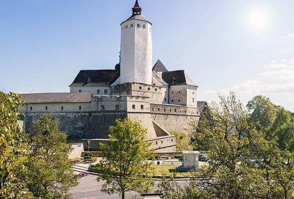 Saisonstart und Ostermarkt auf der Burg Forchtenstein
