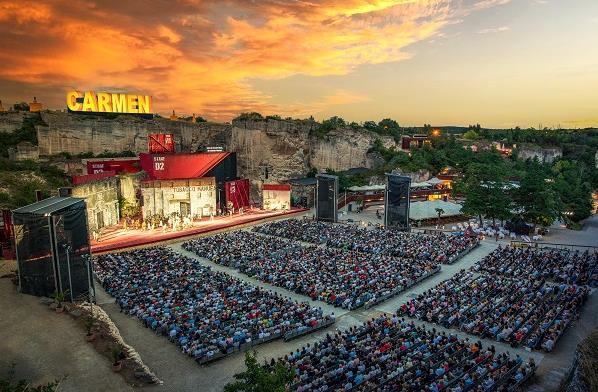 Halbzeit für Carmen im Steinbruch St. Margarethen:  erstklassige junge Stimmen geben ihr Debüt