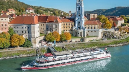 „STARnacht aus der Wachau“ lässt sich auch vom Wasser aus erleben