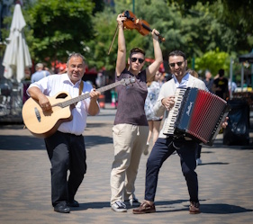 Balkan-Jazz trifft Wiener Klassik: Square Waltz gastiert in Eberau